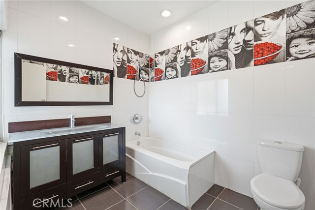 Detail Gallery Image 20 of 44 For 8647 Corbin Ave, Winnetka,  CA 91306 - 5 Beds | 3/1 Baths