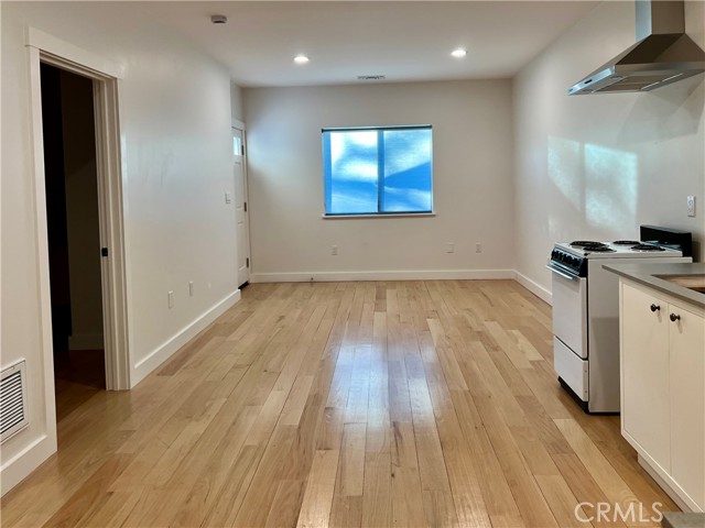 Detail Gallery Image 10 of 20 For 921 Berkeley, Claremont,  CA 91711 - 1 Beds | 1 Baths