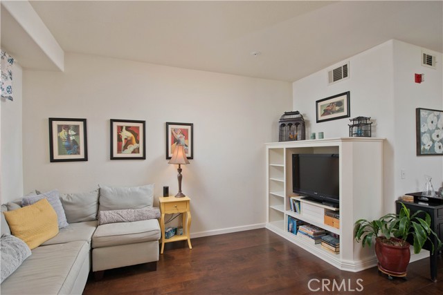 Detail Gallery Image 12 of 33 For 28254 Canterbury Ct, Valencia,  CA 91354 - 2 Beds | 2/1 Baths