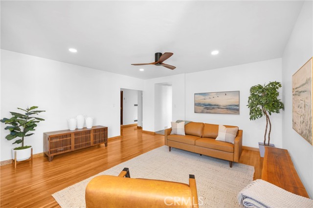 Detail Gallery Image 9 of 39 For 313 14th St, Seal Beach,  CA 90740 - 3 Beds | 2 Baths