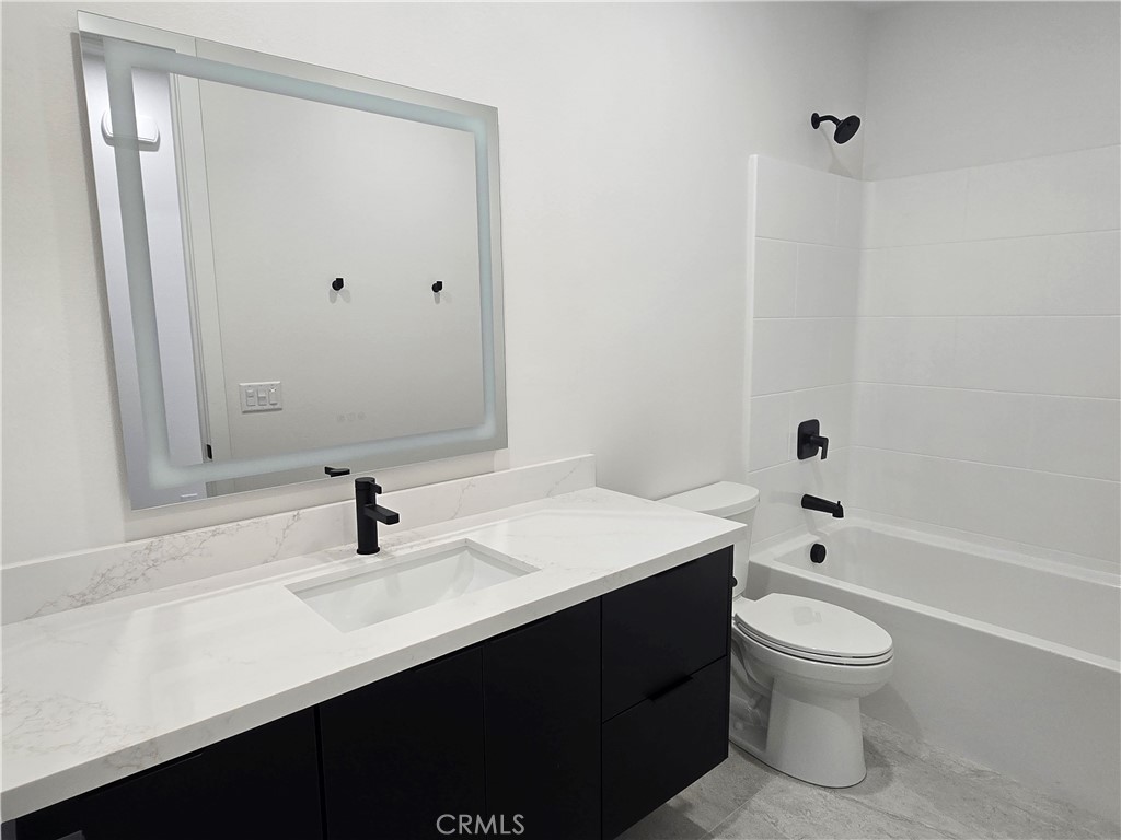 https://media.crmls.org/medias/728b0dc8-5d8f-4ded-b028-95e1dae974e5.jpg?preset=X-Large