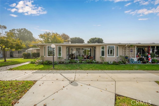 Detail Gallery Image 2 of 39 For 1271 Kenwood Rd 163l,  Seal Beach,  CA 90740 - 2 Beds | 1/1 Baths