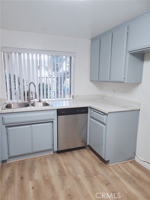 Detail Gallery Image 5 of 16 For 3130 Montrose Ave #102,  La Crescenta,  CA 91214 - 3 Beds | 2/1 Baths