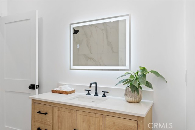 4442 Mettler Street, Los Angeles CA: https://media.crmls.org/medias/728bfc5f-09ef-4742-b854-2c91ae5a3157.jpg