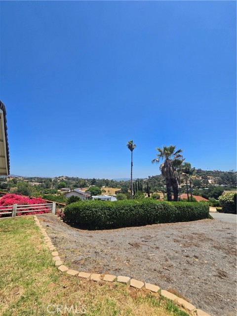 Detail Gallery Image 7 of 31 For 2059 Summit Dr, Escondido,  CA 92025 - 3 Beds | 2 Baths