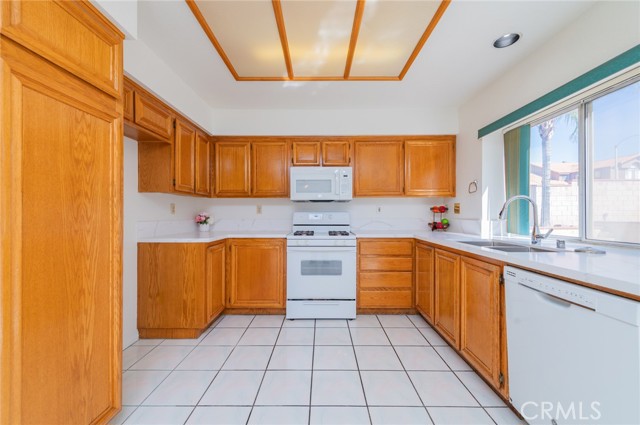 Detail Gallery Image 4 of 26 For 13100 Palisade, Moreno Valley,  CA 92553 - 4 Beds | 3 Baths