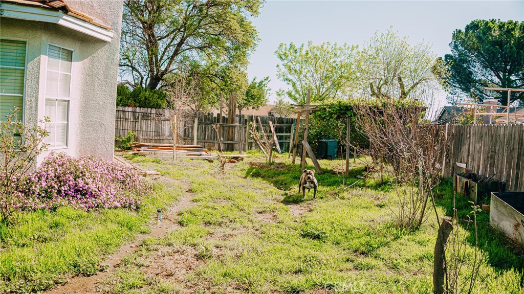 https://media.crmls.org/medias/728e824d-806d-4913-b111-92649fd65a58.jpg?preset=X-Large
