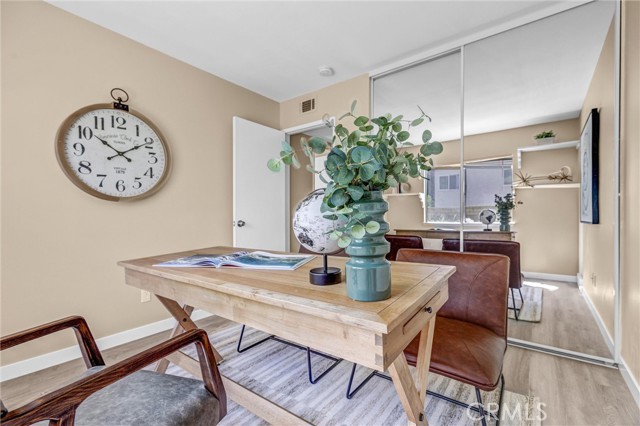 Detail Gallery Image 10 of 31 For 25402 via Jardin, Valencia,  CA 91355 - 4 Beds | 2 Baths