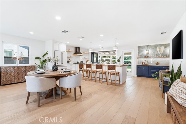 1124 E Maplewood Place, Orange CA: https://media.crmls.org/medias/728f06a6-a069-4818-ac76-b1df1249a144.jpg