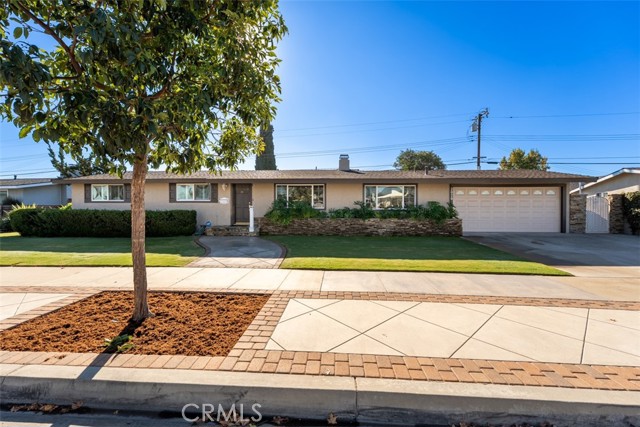 Detail Gallery Image 3 of 30 For 2020 W Willow Ave, Orange,  CA 92868 - 3 Beds | 2 Baths