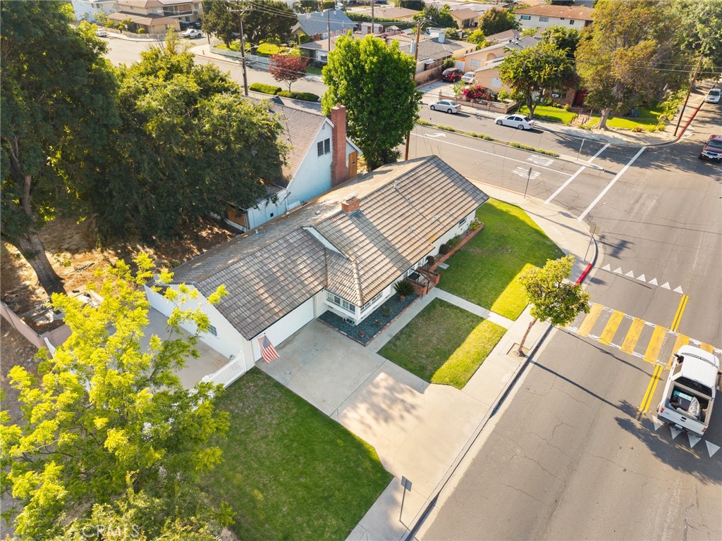 https://media.crmls.org/medias/72913f2f-70b8-46b7-826d-766d4fb49b0a.jpg?preset=X-Large