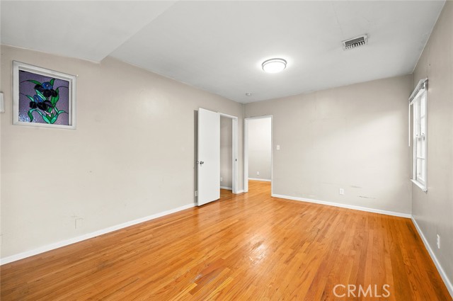 5715 Norwich, Van Nuys CA: https://media.crmls.org/medias/72917ea6-22d3-4cbf-bd21-c344d476a6cf.jpg