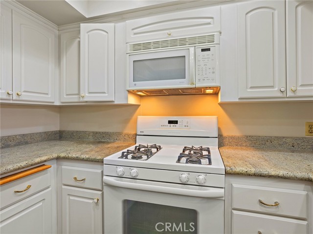 6724 Hillpark Drive, 302 photo 7