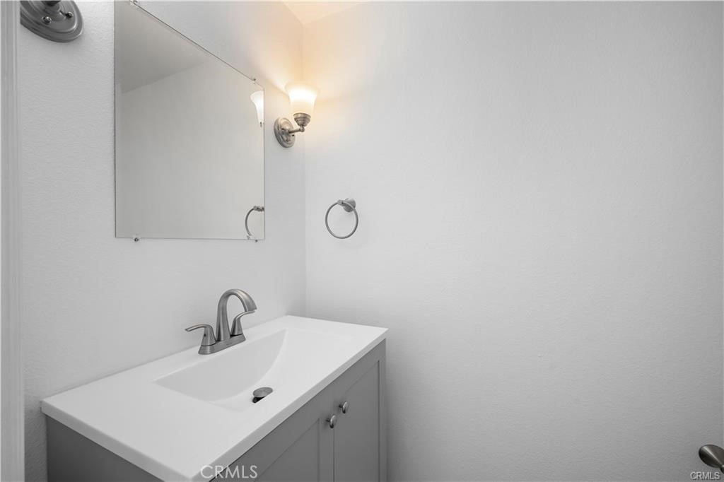 https://media.crmls.org/medias/72921fe3-a1c6-4649-bc2a-dc2e5fcdd37b.jpg?preset=X-Large