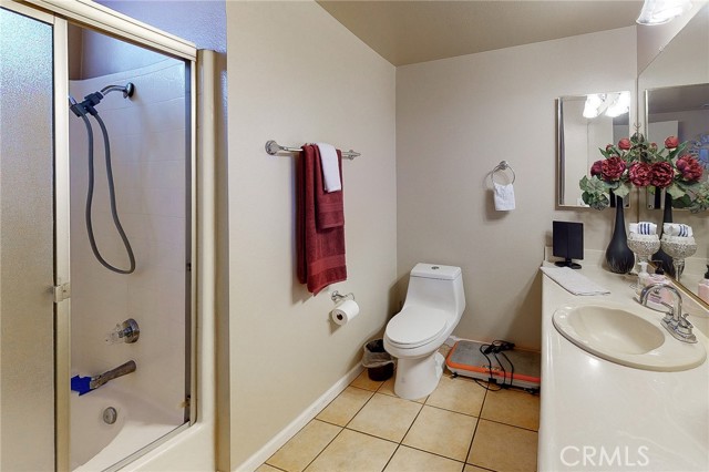 Bathroom Emily .JPG