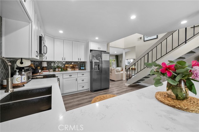 Detail Gallery Image 13 of 45 For 10214 Larwin Ave #3,  Chatsworth,  CA 91311 - 4 Beds | 3 Baths