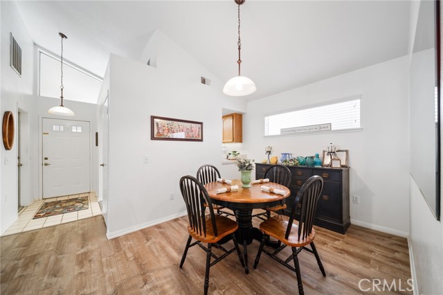Detail Gallery Image 6 of 20 For 11575 Winifred Dr, Apple Valley,  CA 92308 - 2 Beds | 2 Baths