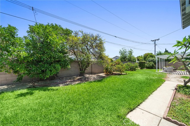 16660 Spruce Circle, Fountain Valley CA: https://media.crmls.org/medias/72951b07-f354-4df6-a50d-eb71cbd73e47.jpg