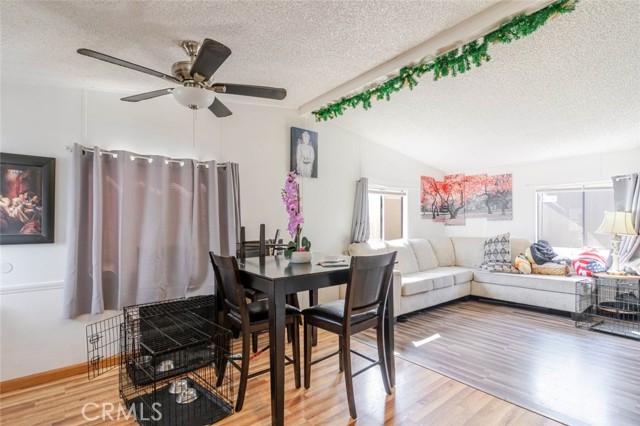 Detail Gallery Image 9 of 15 For 7560 Woodman Pl #65,  Van Nuys,  CA 91405 - 2 Beds | 1 Baths