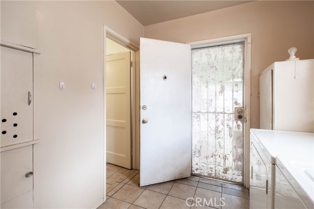 1257 E 76th Place, Los Angeles CA: https://media.crmls.org/medias/7295c7e7-4635-4400-965f-1dce23a9bd05.jpg