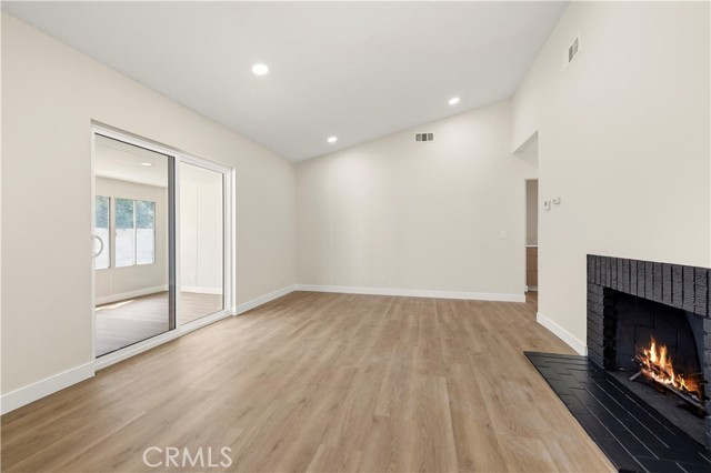 Detail Gallery Image 5 of 31 For 8028 Coldwater Canyon Ave, North Hollywood,  CA 91605 - 3 Beds | 2 Baths