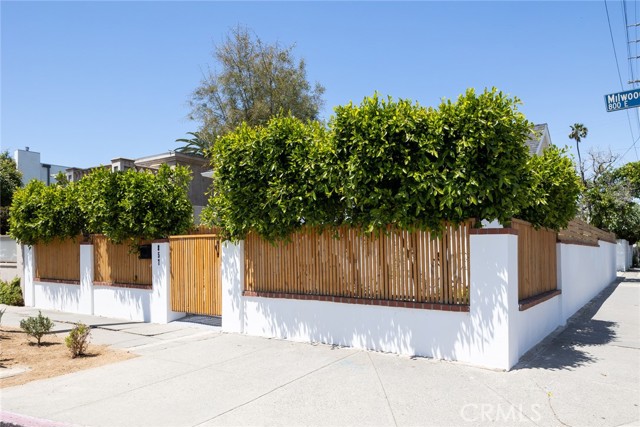 Detail Gallery Image 5 of 46 For 857 Milwood Ave, Venice,  CA 90291 - 2 Beds | 2 Baths