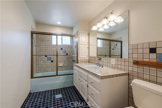 Detail Gallery Image 35 of 50 For 3822 S Cloverdale Ave, Los Angeles,  CA 90008 - 5 Beds | 3 Baths