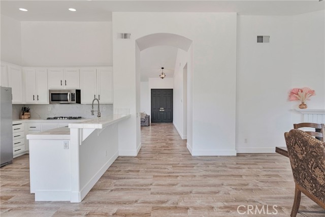 Detail Gallery Image 12 of 33 For 14310 Platt Ct, Canyon Country,  CA 91387 - 3 Beds | 2 Baths