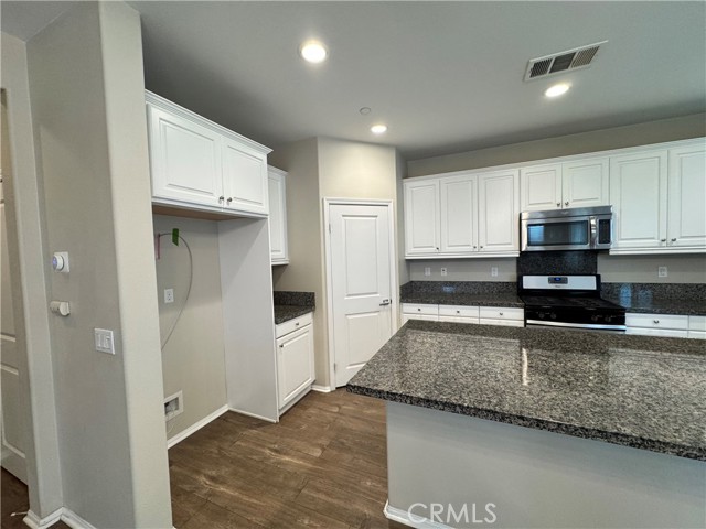 1893 Marquez Way, Corona CA: https://media.crmls.org/medias/72971652-4886-4eeb-8848-826327db9618.jpg