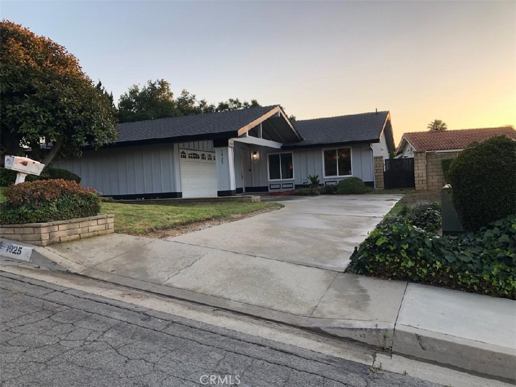 1925 Walnut Leaf Drive