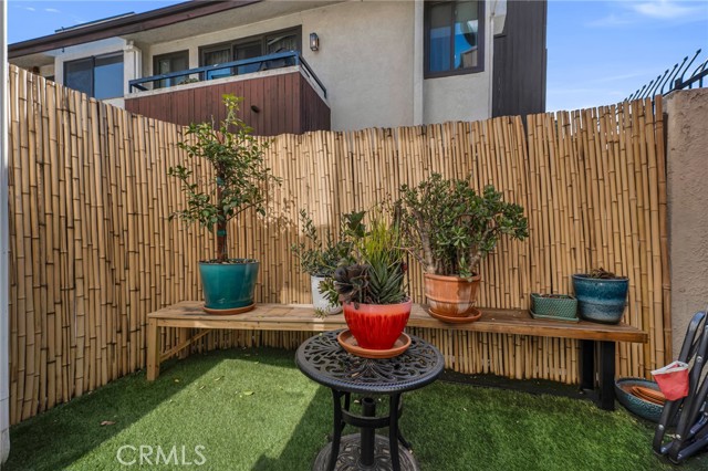 Detail Gallery Image 5 of 25 For 6323 Reseda Bld #14,  Tarzana,  CA 91335 - 2 Beds | 3 Baths
