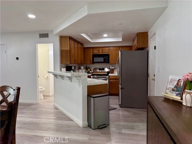 Detail Gallery Image 11 of 31 For 1641 Dimas Ct, Azusa,  CA 91702 - 2 Beds | 2/1 Baths