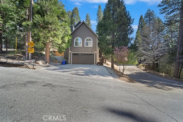 Detail Gallery Image 8 of 44 For 27312 Little Bear, Lake Arrowhead,  CA 92317 - 4 Beds | 4/1 Baths
