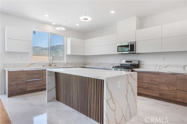Detail Gallery Image 15 of 46 For 14424 Buvan Ct, Moreno Valley,  CA 92555 - 5 Beds | 3/1 Baths