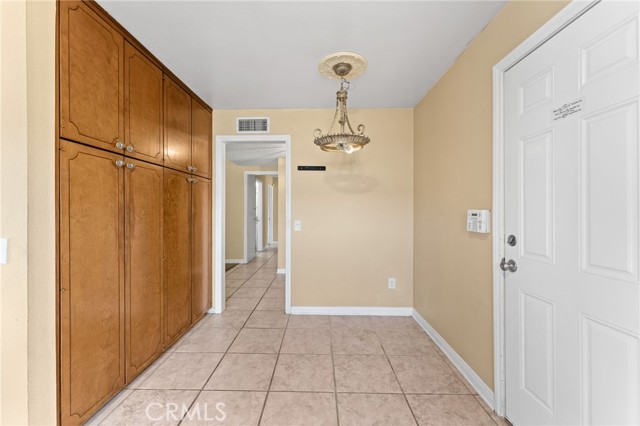 Detail Gallery Image 9 of 31 For 5940 Kitty Hawk Dr, Riverside,  CA 92504 - 5 Beds | 2 Baths