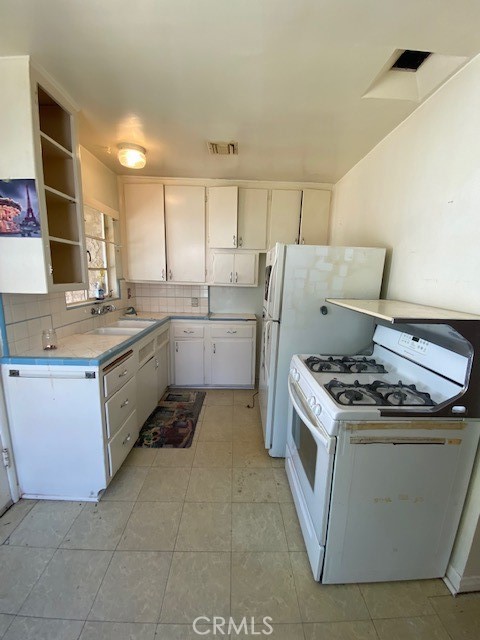 17417 Chatsworth Street photo 4
