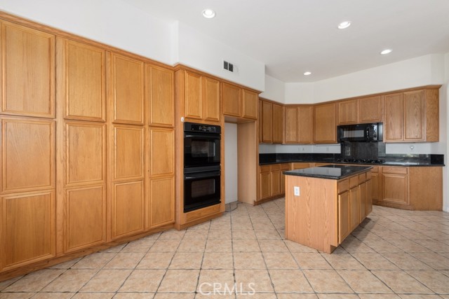 Detail Gallery Image 16 of 68 For 34113 Castle Pines Dr, Yucaipa,  CA 92399 - 4 Beds | 3/1 Baths