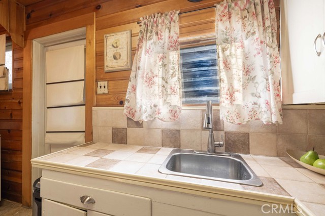 Detail Gallery Image 10 of 23 For 40193 Dream St, Big Bear Lake,  CA 92315 - 1 Beds | 1 Baths