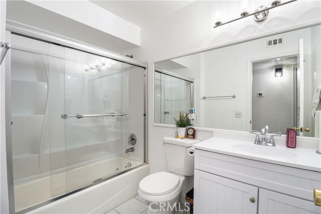 Detail Gallery Image 11 of 16 For 5700 Etiwanda, Tarzana,  CA 91356 - 3 Beds | 2 Baths