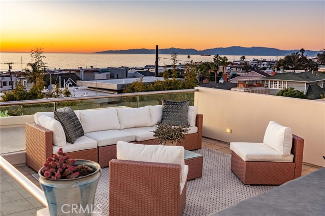 2242 Circle Drive, Hermosa Beach, California 90254, 3 Bedrooms Bedrooms, ,3 BathroomsBathrooms,Residential,For Sale,Circle,SB25011524