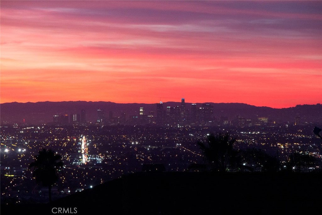 https://media.crmls.org/medias/729d8e2f-9c5f-4ba5-a10f-32579ba2e611.jpg?preset=X-Large