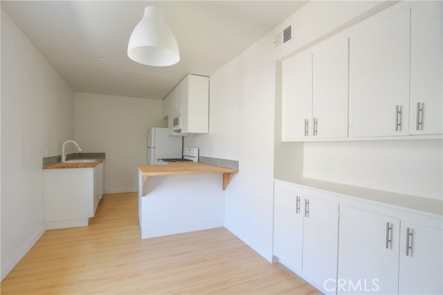 Detail Gallery Image 7 of 20 For 11921 Goshen Ave #4,  Los Angeles,  CA 90049 - 2 Beds | 2 Baths