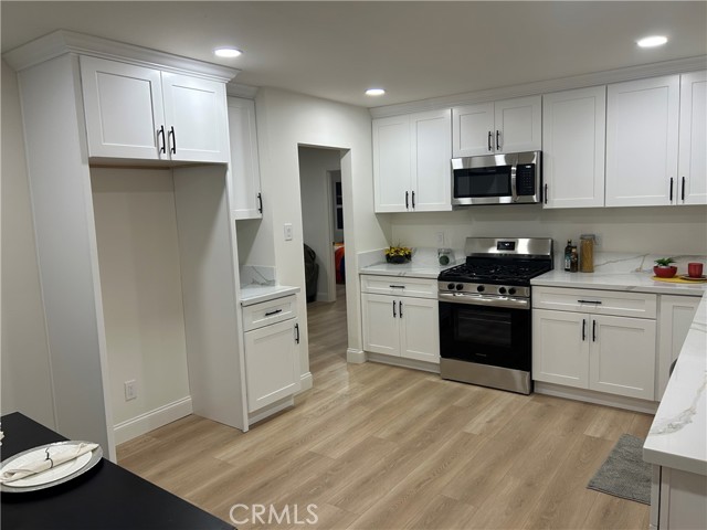 Detail Gallery Image 13 of 23 For 22428 Neptune, Carson,  CA 90745 - 4 Beds | 2 Baths