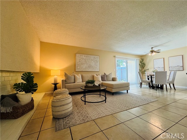 Detail Gallery Image 2 of 22 For 1881 Mitchell Ave #8,  Tustin,  CA 92780 - 3 Beds | 2 Baths