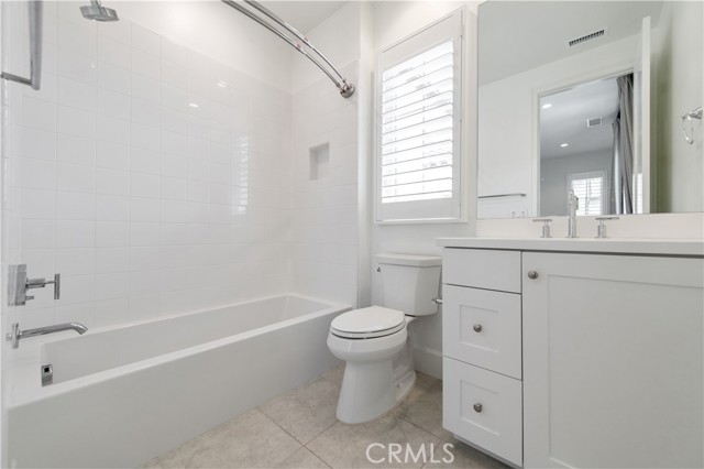 Detail Gallery Image 27 of 40 For 216 Piazza, Irvine,  CA 92602 - 4 Beds | 4 Baths