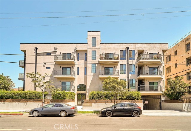 Detail Gallery Image 1 of 23 For 3715 San Marino St #104,  Los Angeles,  CA 90019 - 3 Beds | 2/1 Baths