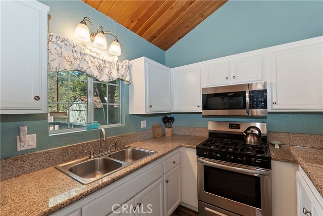 Detail Gallery Image 24 of 37 For 22365 Pine Dr, Cedarpines Park,  CA 92322 - 4 Beds | 2 Baths