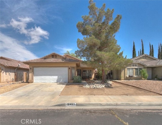 Detail Gallery Image 2 of 49 For 12437 Goldstone, Victorville,  CA 92392 - 3 Beds | 2 Baths