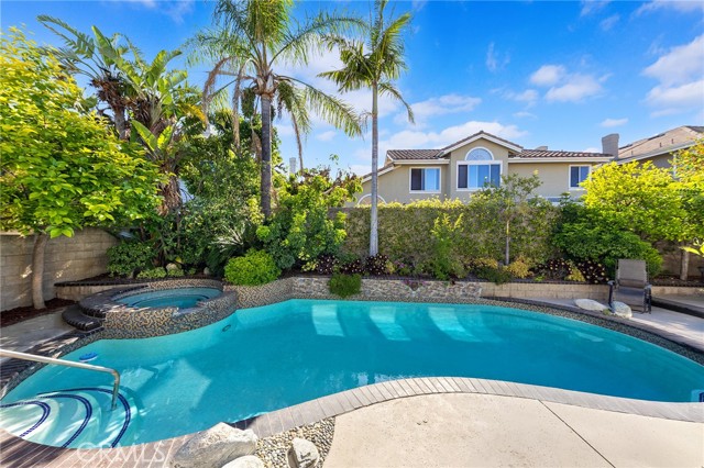 2712 N Roxbury Street, Orange CA: https://media.crmls.org/medias/72a2de37-69aa-4775-bc35-49a7cd76e3ce.jpg