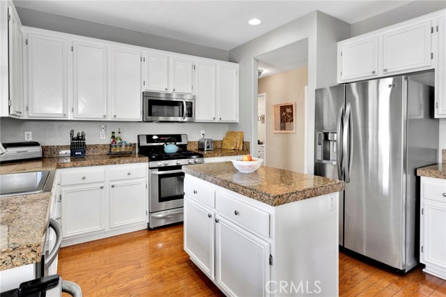 Detail Gallery Image 12 of 55 For 13798 Misty, Victorville,  CA 92392 - 5 Beds | 4 Baths